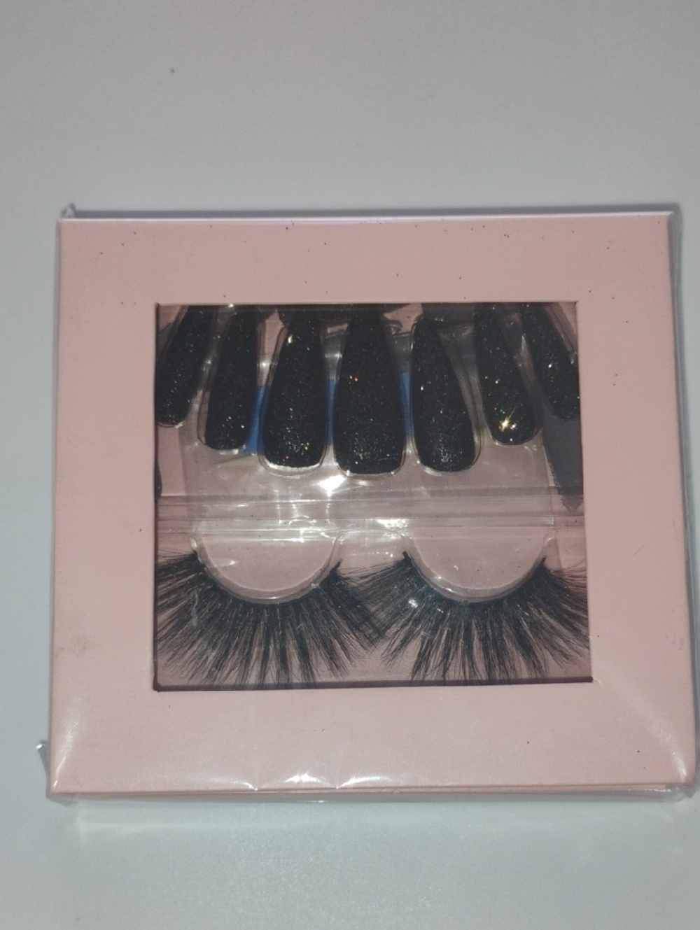Dramatic Black Mink Lashes with Black Glitter Press-On Nails - Unbranded